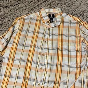 Medium short sleeve button up shirt